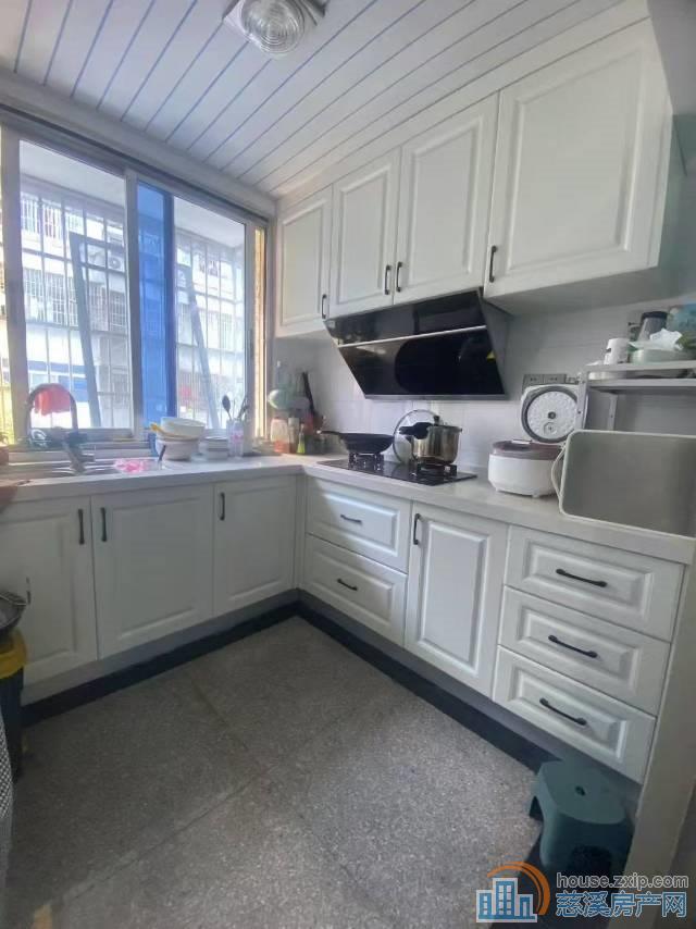 童家新村2楼72.4平精装90万