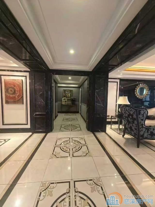 凯旋门222平豪装好楼层边套388万