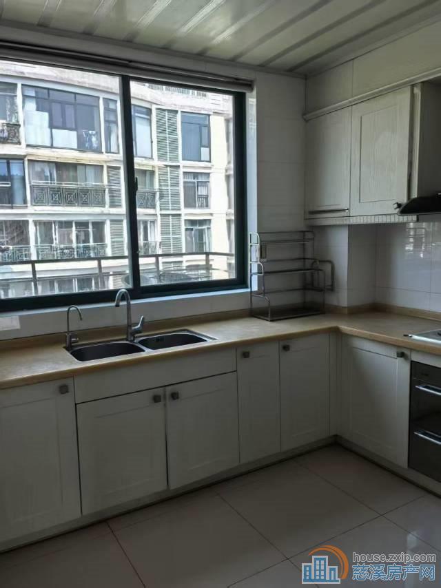 东方明珠洋房7楼178平车位189.8万