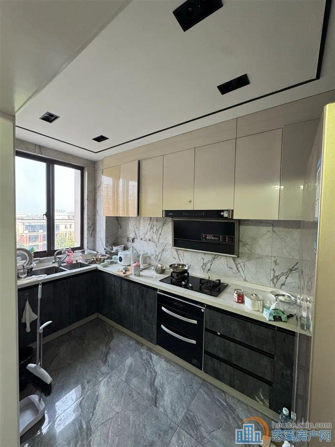 尚源佳苑120平135万精装修三居室