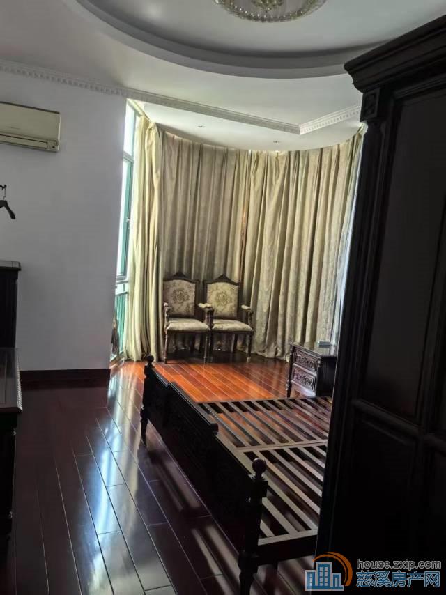 东方明珠洋房7楼178平车位189.8万