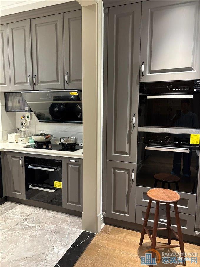 中梁泊景庭上叠312万 带车位 美式豪装