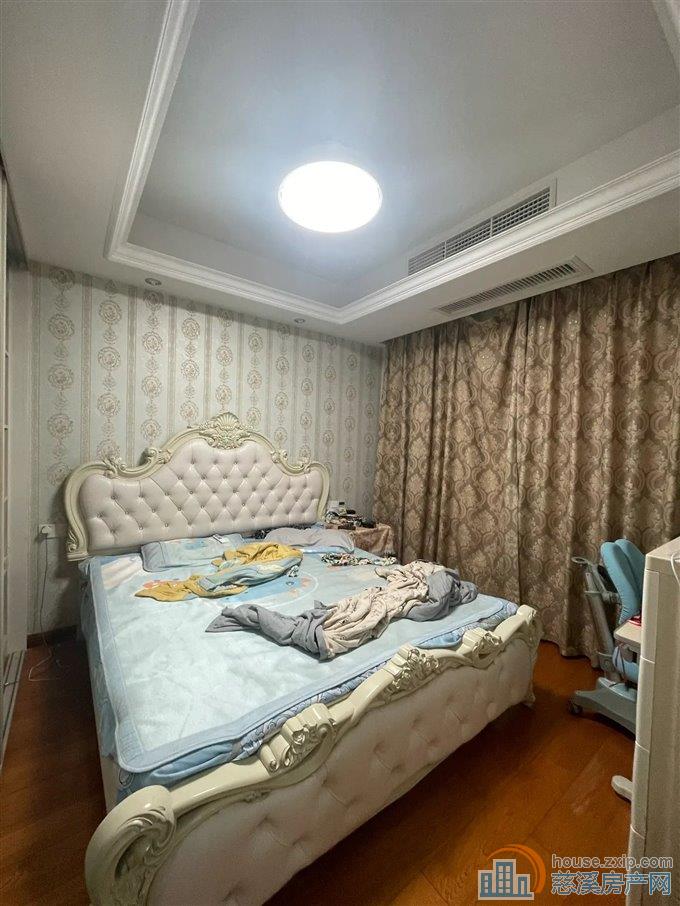 金仕华庭123平158万西边套婚装