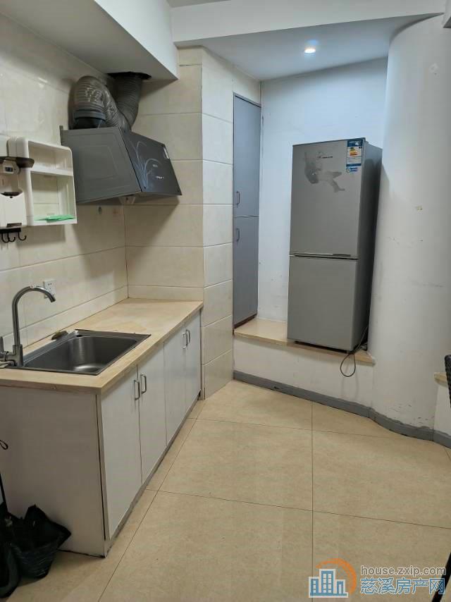 泰悦公寓52平精装无学籍占用马上可读书