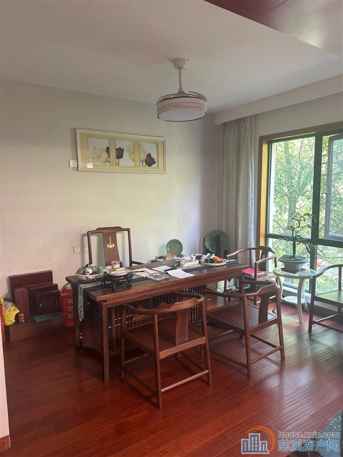 枫华富地花园134平155万送车位精装