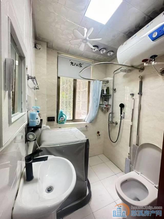 楼家新村一楼65平精装三室架空层69万