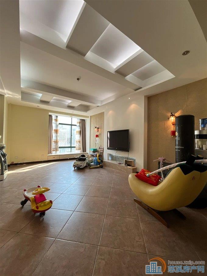 香溢美墅239平169.8万带露台车库