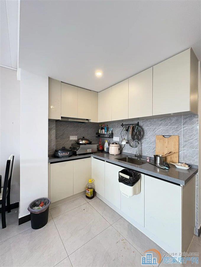 出租广宇大厦2500元/月