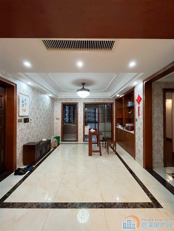 上笆里花苑 精装137平方120万车位