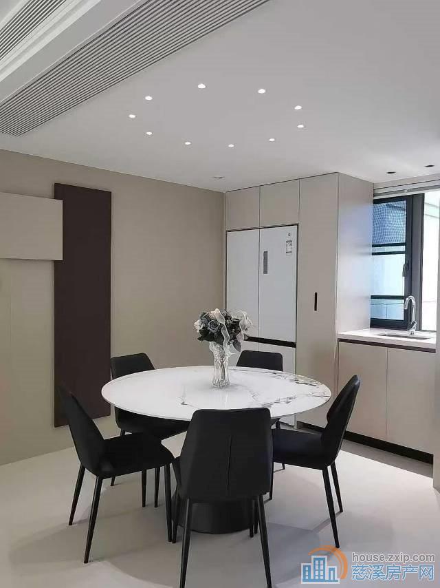 云逸里143平238万送双车位精装