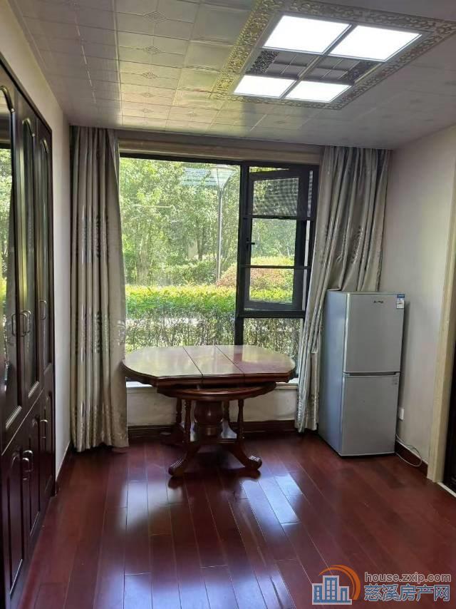 金仕华庭100平精装一楼149万