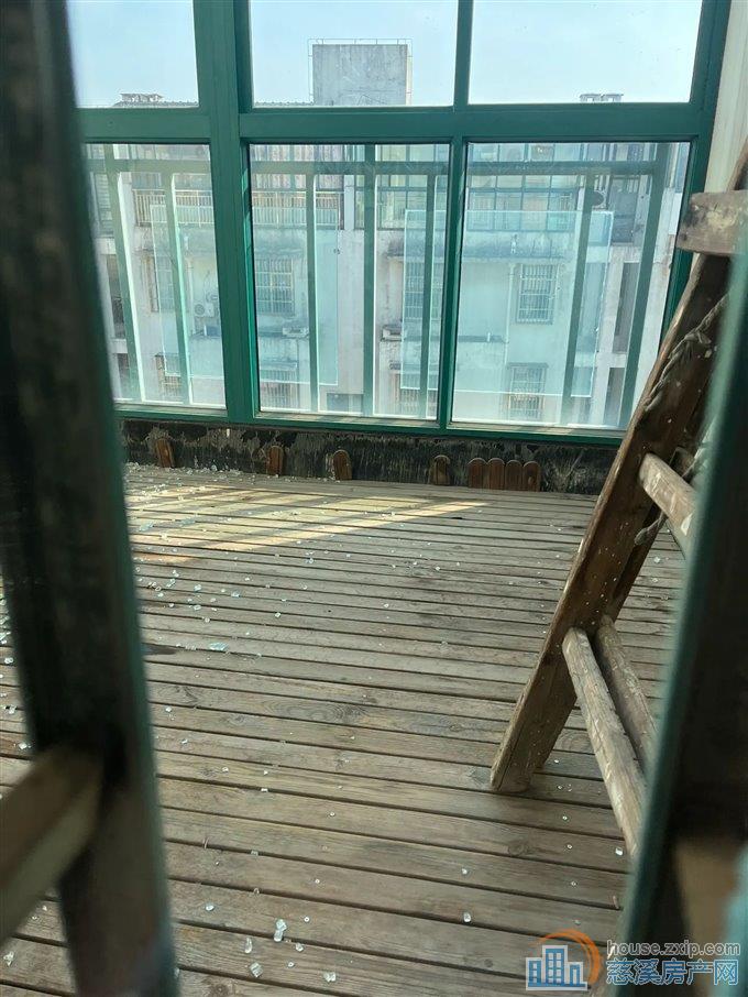 香溢美墅239平169.8万带露台车库