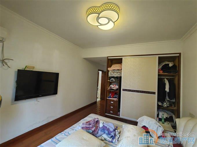 枫华富地150平精装4000元/月