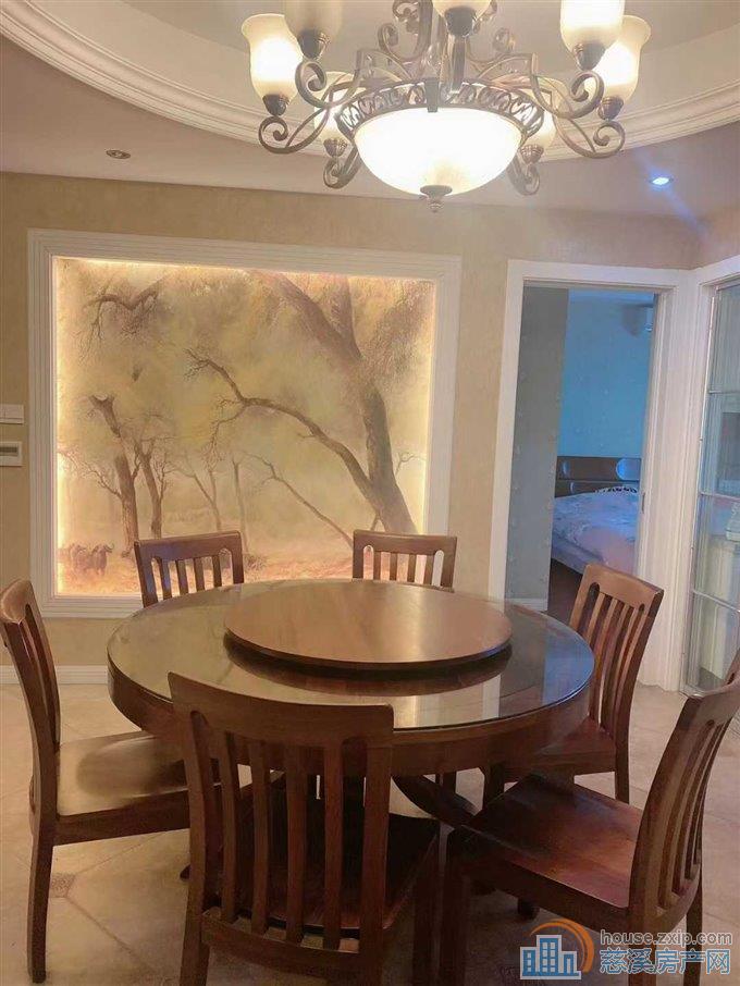 东兴苑北区1楼114平方豪装带储135万