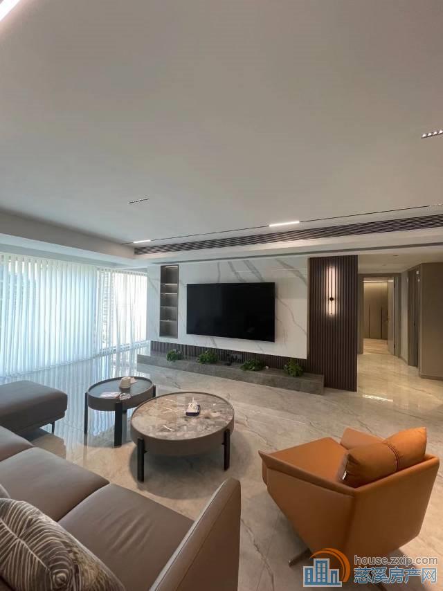 吾悦首府183平豪装车位二个