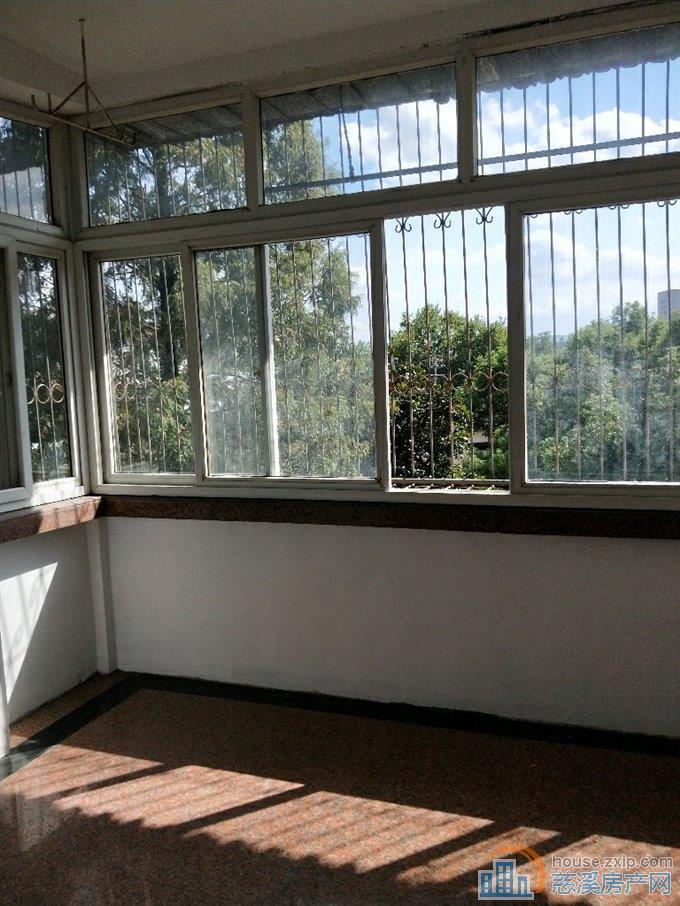 三北大街 清爽装修 月租金1600元