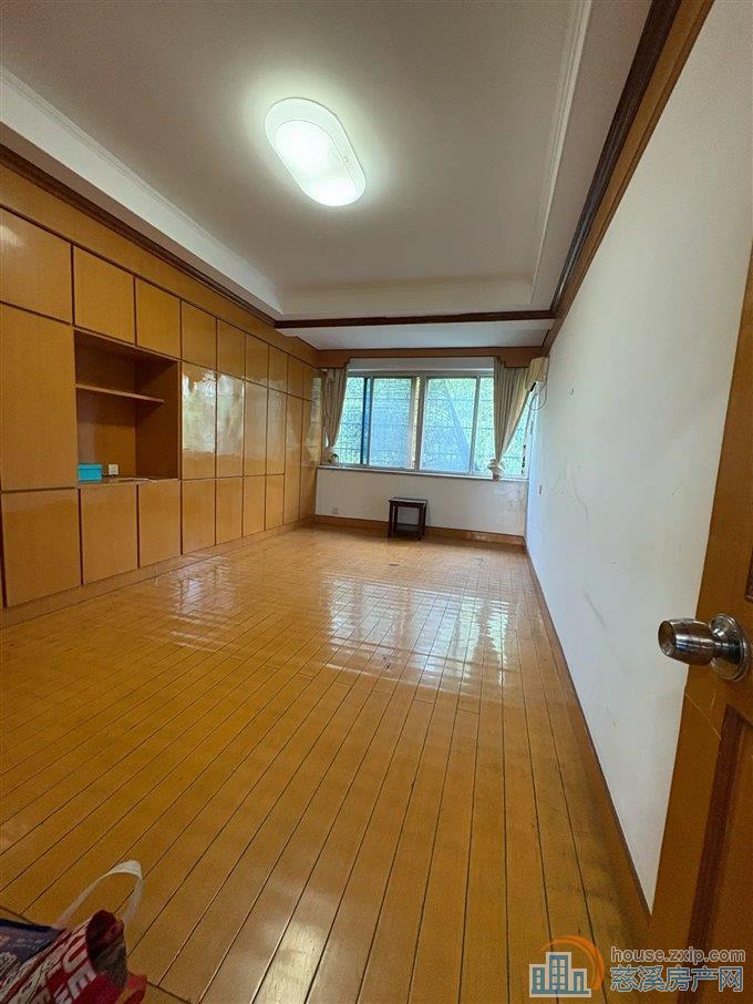 出租东山路192号2200元/月
