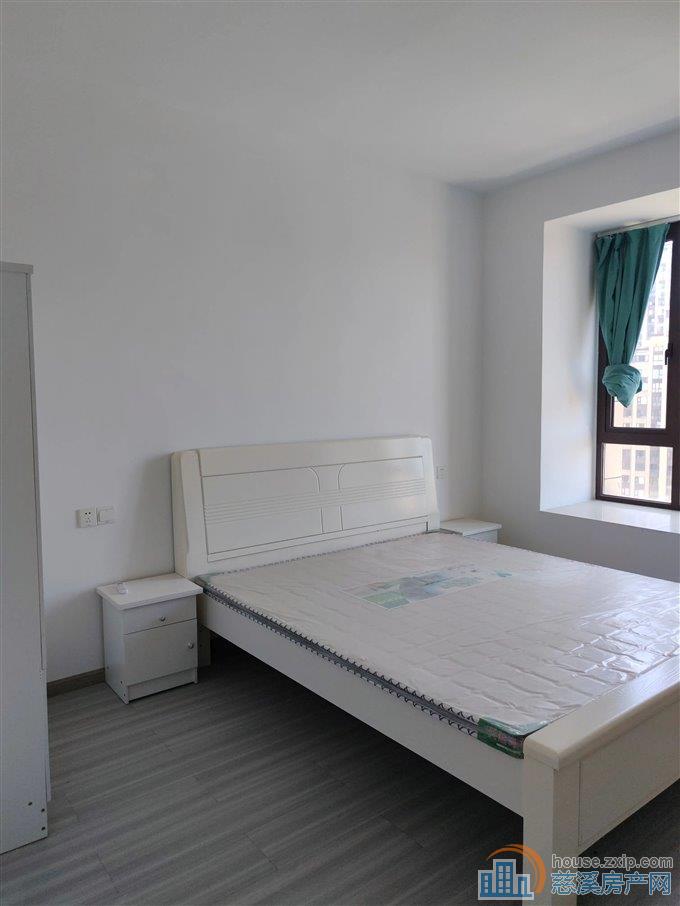 出租尚源佳苑141平3000每月