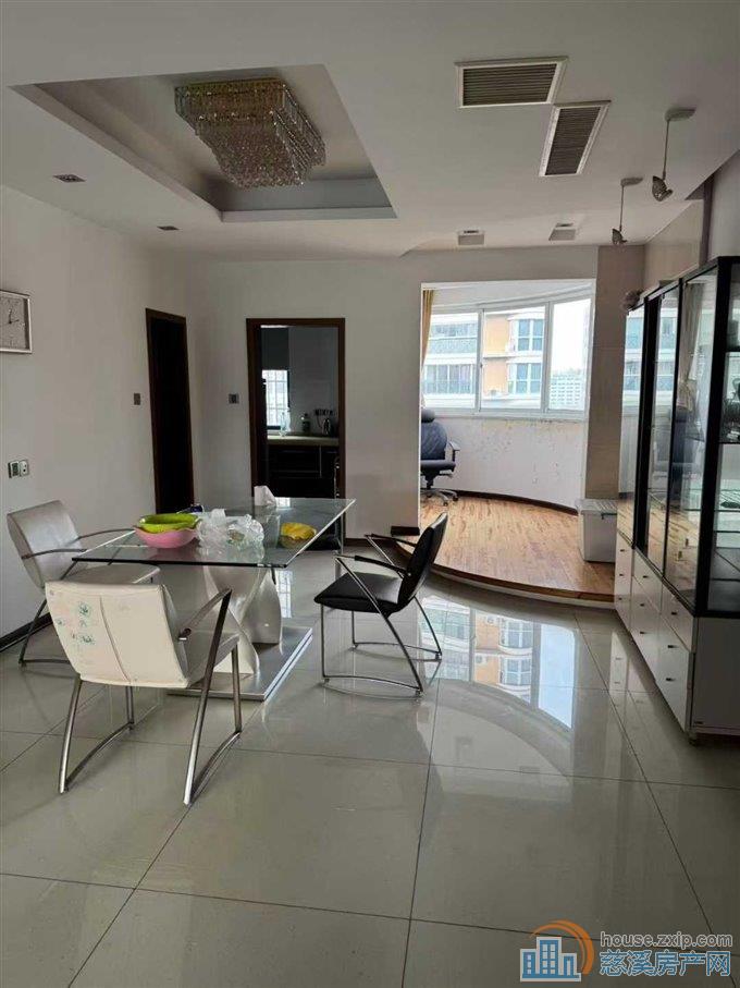 东方明珠179平精装靠景观180万