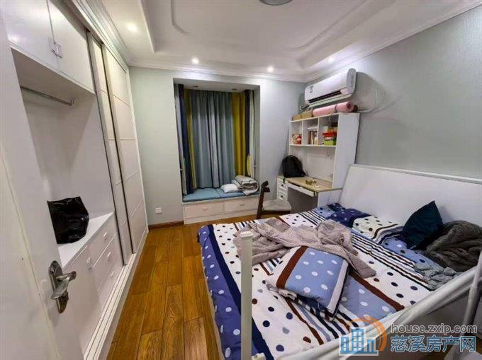 玲珑小区4楼走楼梯94平精装带储藏间