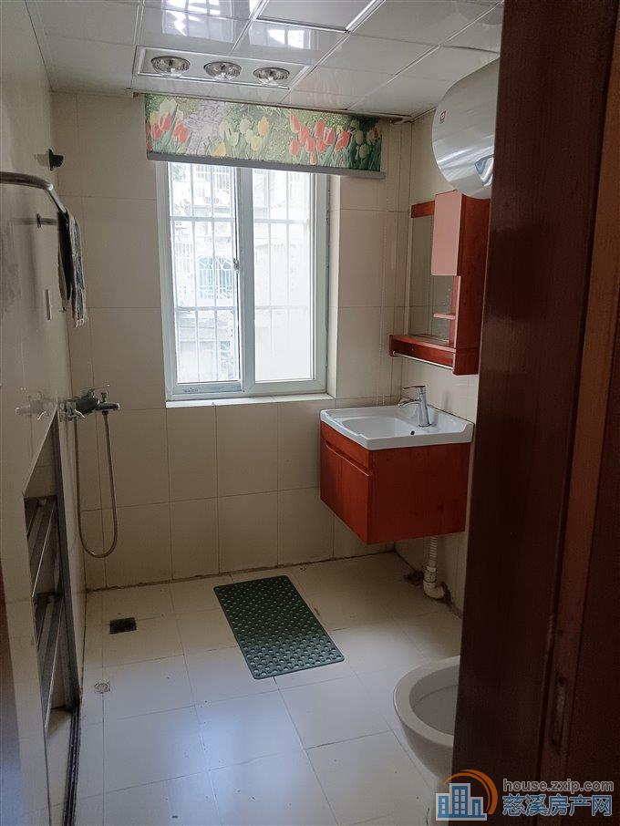 吉祥新村一楼精装二室一厅1800元/月