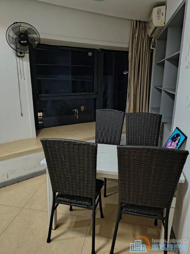 泰悦公寓52平精装无学籍占用马上可读书