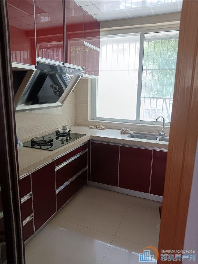 吉祥新村一楼精装二室一厅1800元/月