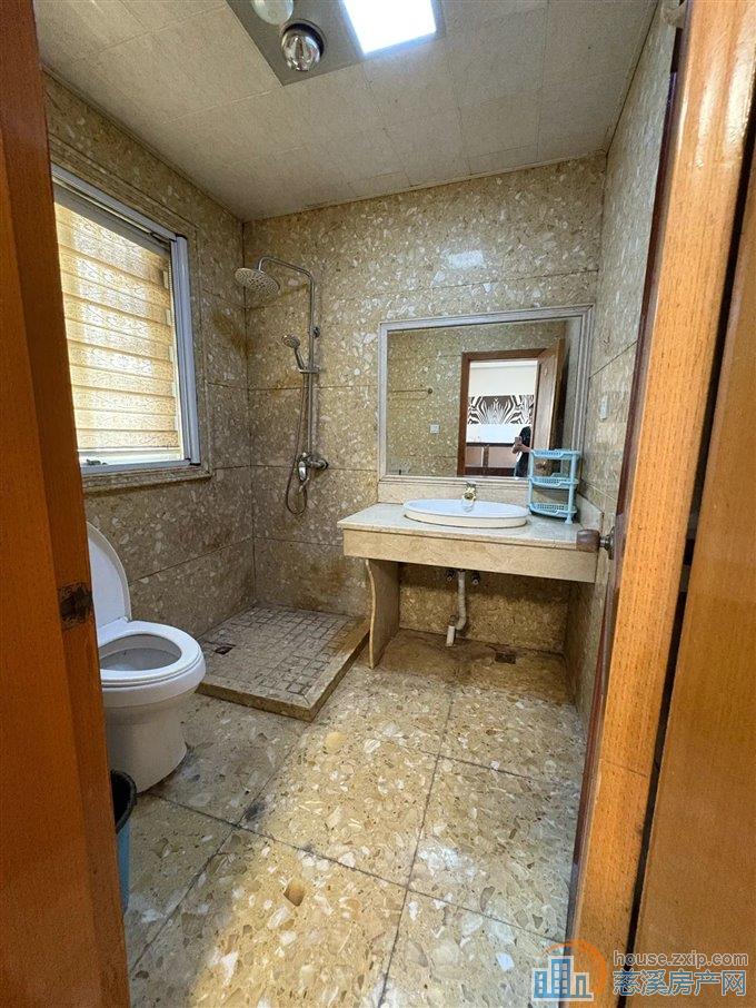 出租东山路192号2200元/月