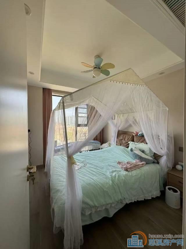 中海湖心半岛127平精装233.8万直接