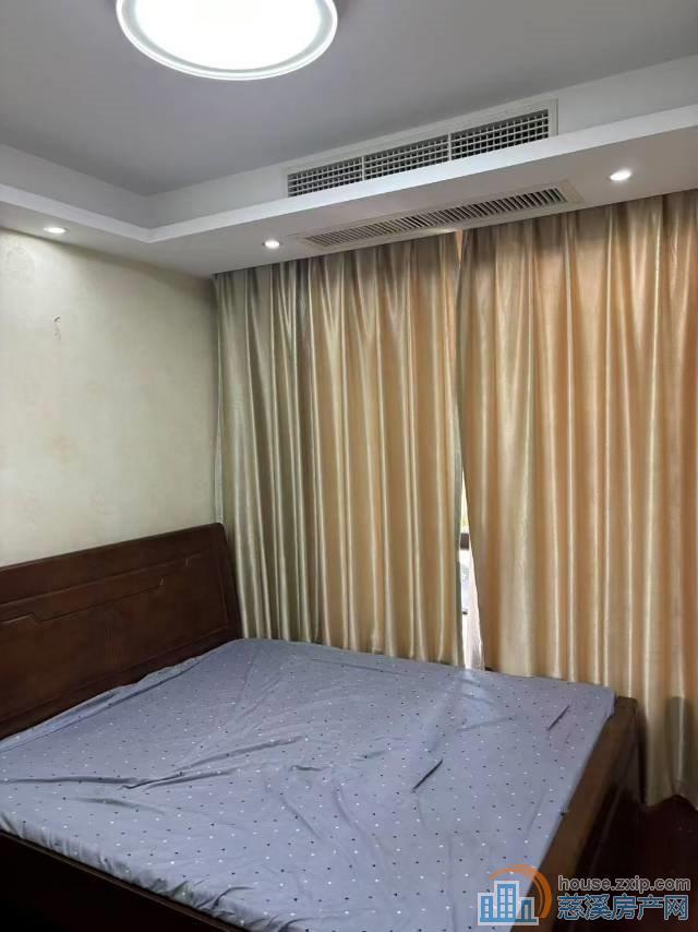 金仕华庭100平精装一楼149万