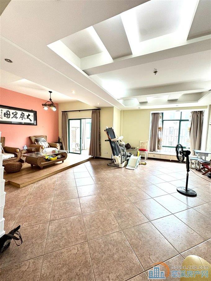 香溢美墅 精装叠墅 共三层 7090/平