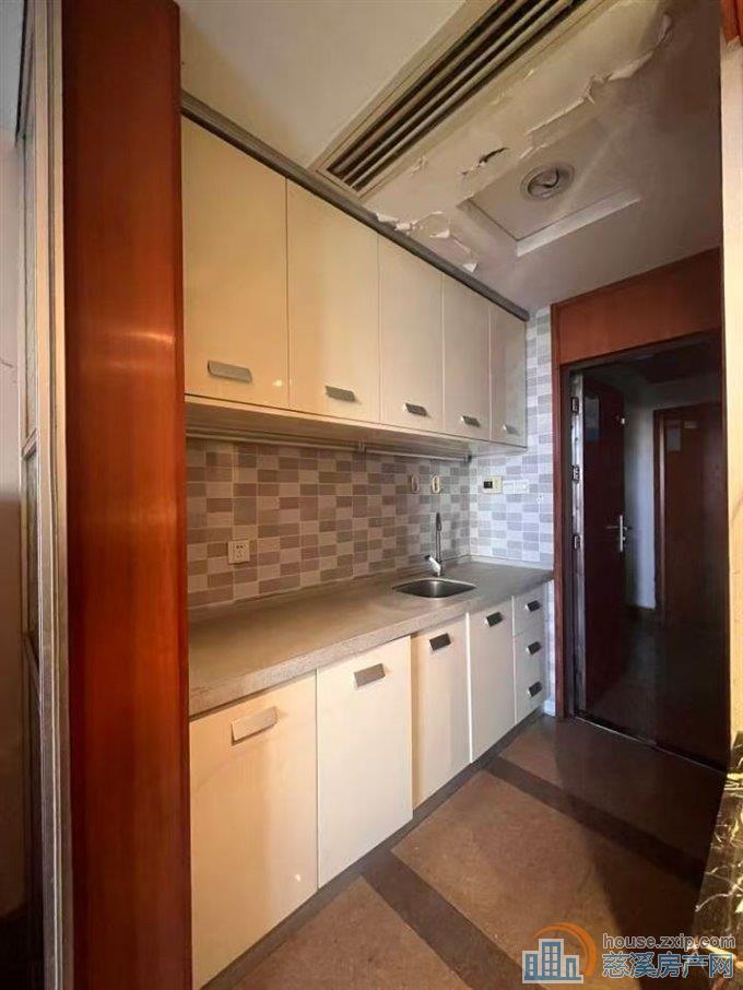 星辰公寓电梯房朝东41.5平精装34万