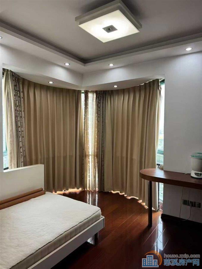 东方明珠179平精装靠景观180万