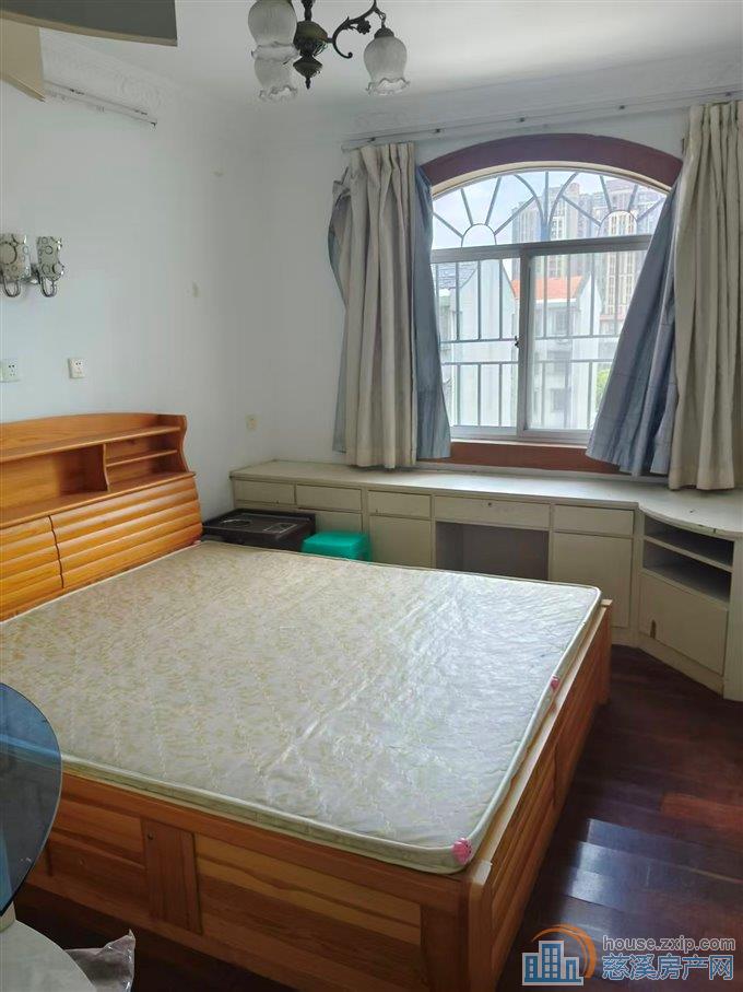 金山新村5楼精装二室1500元/月