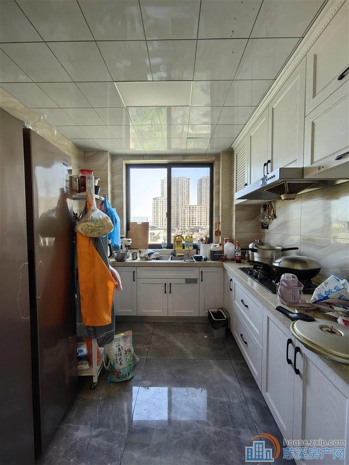 兴隆苑122平160万送车位杂物间