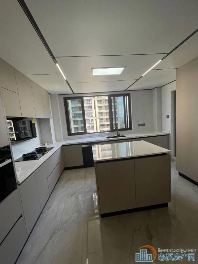 吾悦首府183平豪装车位二个