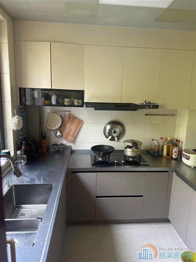 枫华富地花园134平155万送车位精装