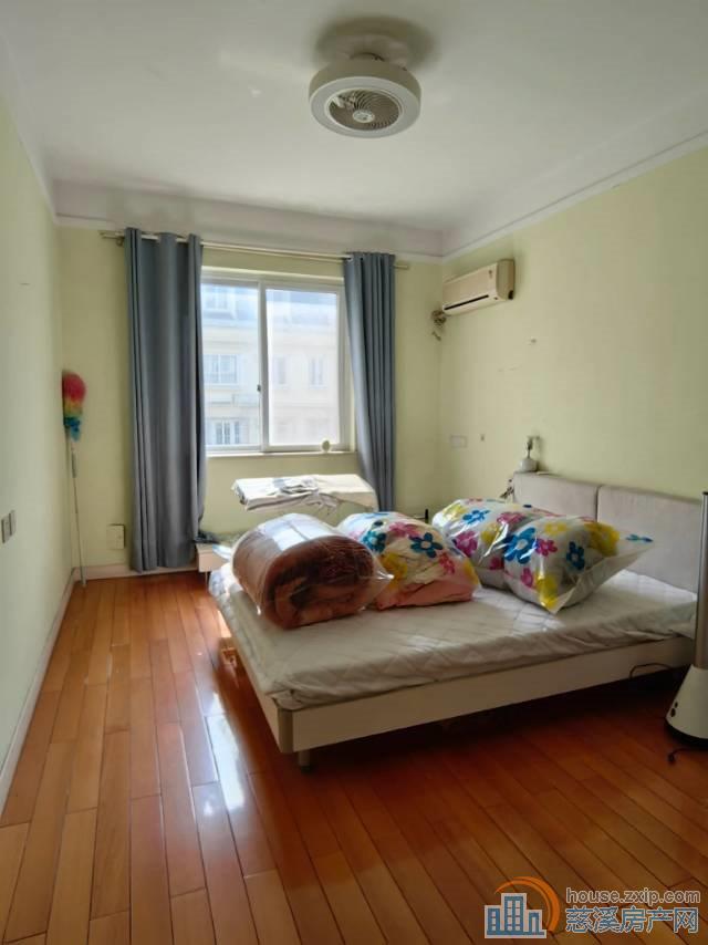 彩虹家园 精装 首次出租2600/月