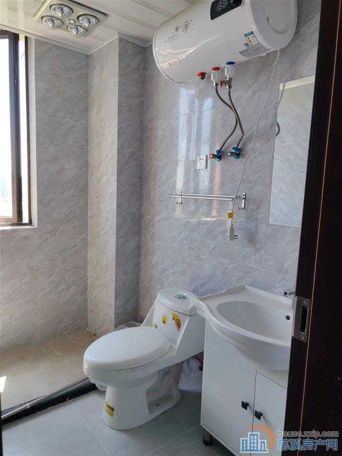 出租尚源佳苑141平3000每月