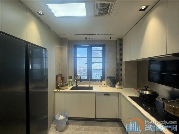 新力帝泊湾110平145万精装修