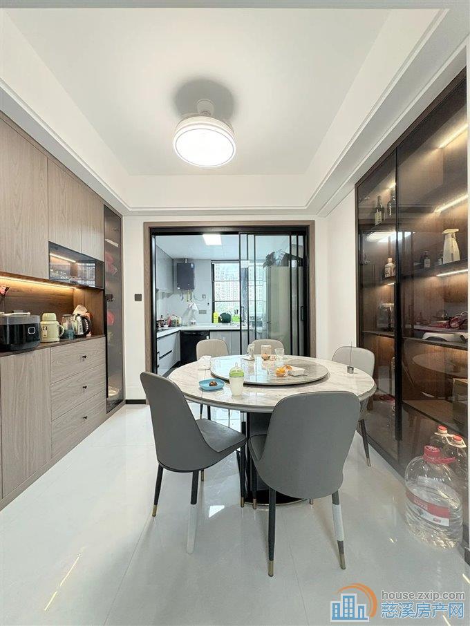 界牌新村现代精装带露台168万