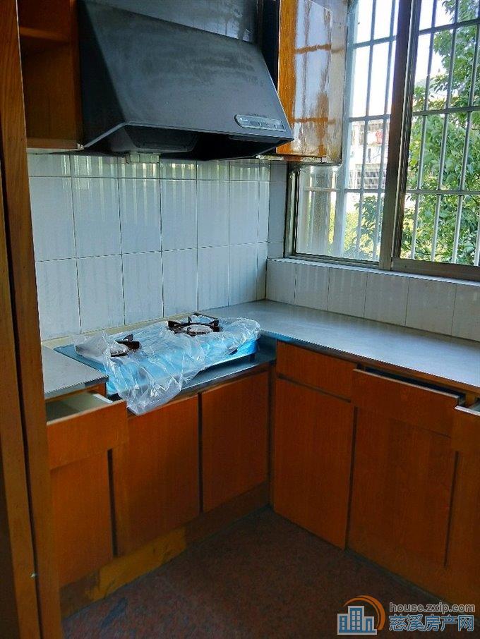 三北大街 清爽装修 月租金1600元