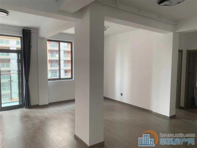 双和家苑157平简装三室二卫3000元