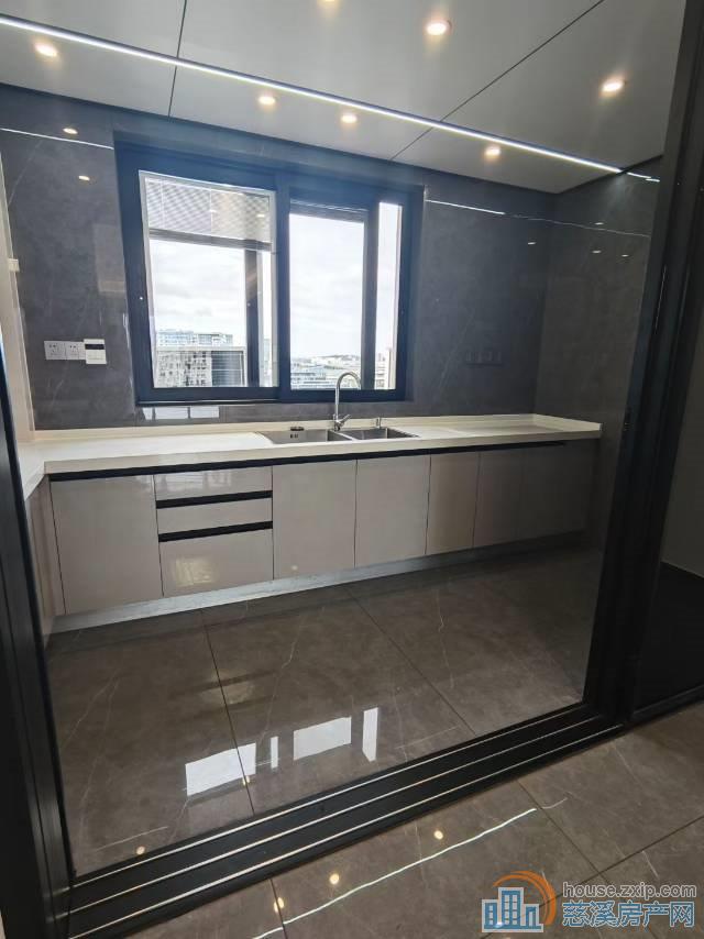 中海湖心半岛楼层佳122平车位315万