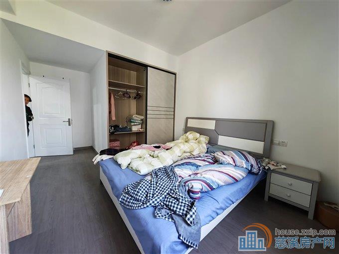 天怡嘉苑 精装修 带车位杂物间