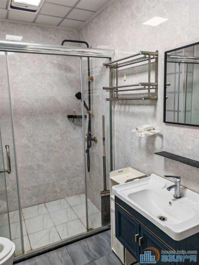 出租鸣北小区2300元