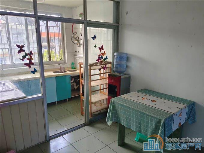 金山新村5楼精装二室1500元/月