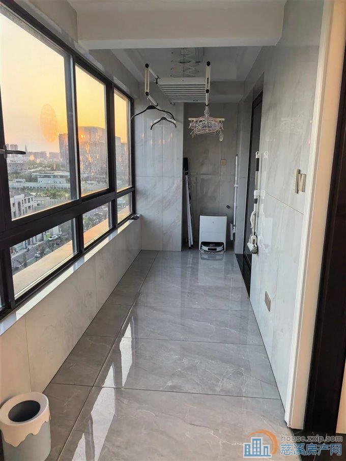 中交盛湖美庐126平 293万 婚装急售