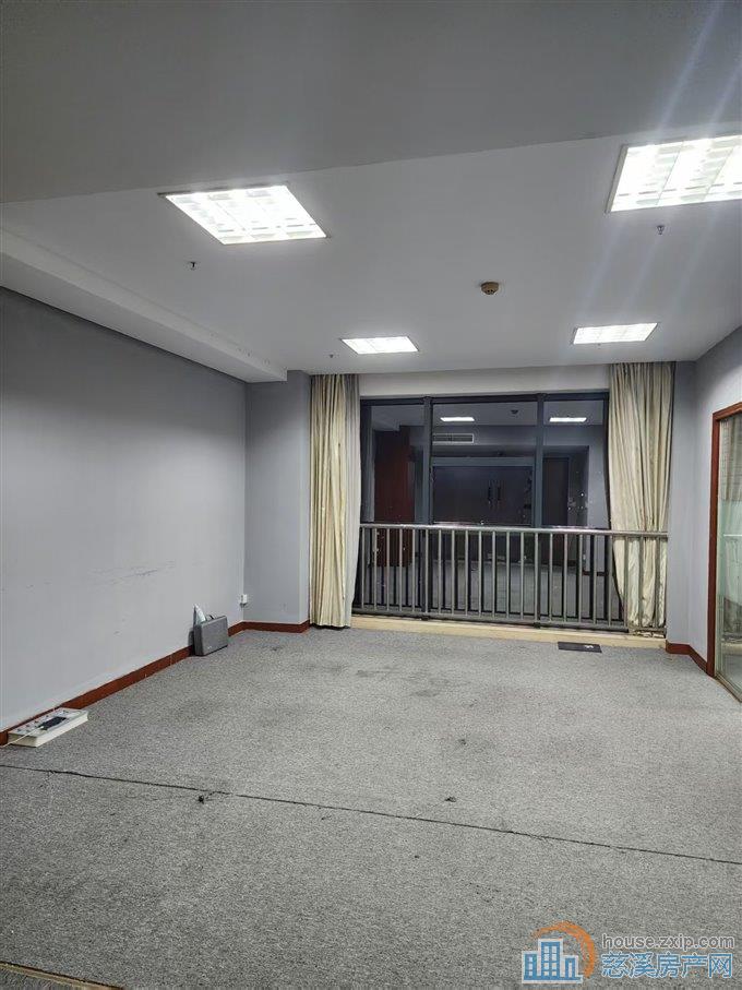 中央大厦朝南两间100平2900元包物业