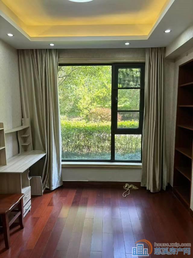 金仕华庭100平精装一楼149万